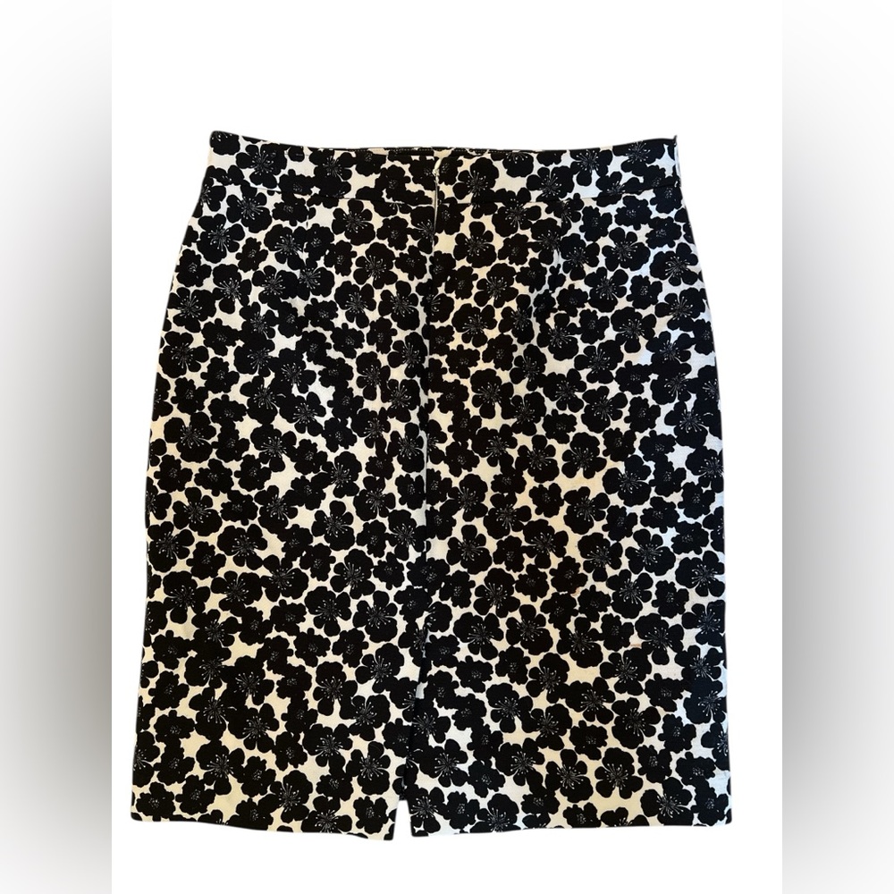 J.Crew Black White Floral Pencil Skirt Size 2 Classic Work Midi - Picture 2 of 3